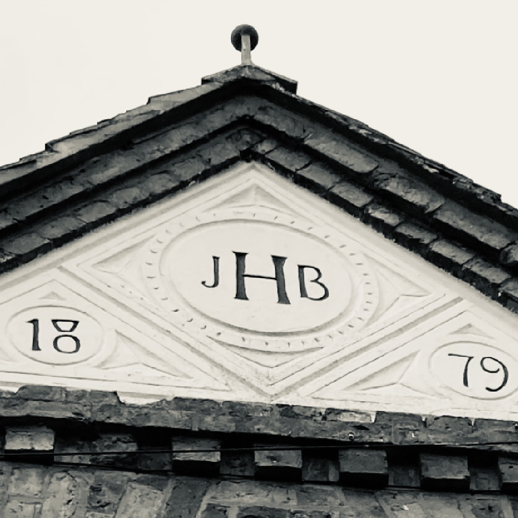 JHB - 1879 Gable End, handmade roof tiles - 18th Century Cottage