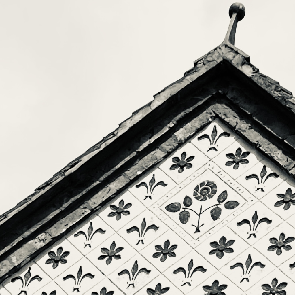 Emblems of Rose, Fleur-de-lis and Daffodil on our arts and craft 18th century  cottage