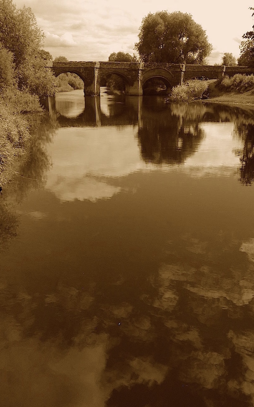 The view from Farndon over looking the bridge